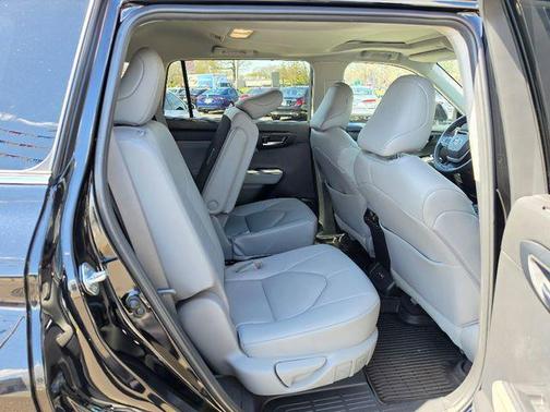 Midnight Black Metallic 2023 Toyota Highlander XLE