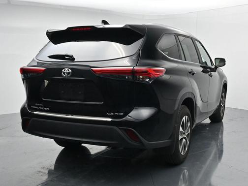 Midnight Black Metallic 2023 Toyota Highlander XLE