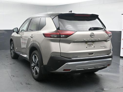 Champagne Silver Metallic/Super Black 2023 Nissan Rogue Platinum