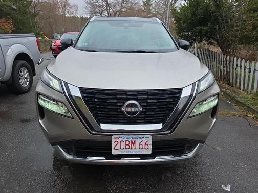 Champagne Silver Metallic/Super Black 2023 Nissan Rogue Platinum
