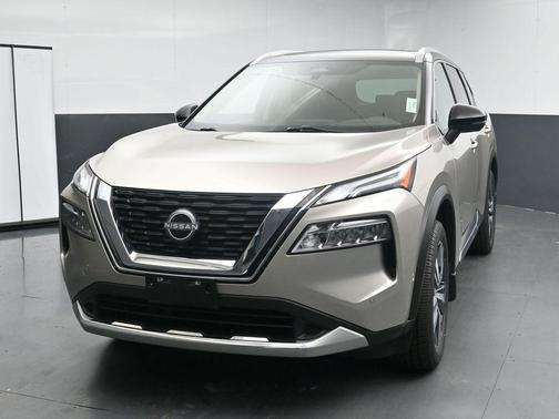 Champagne Silver Metallic/Super Black 2023 Nissan Rogue Platinum
