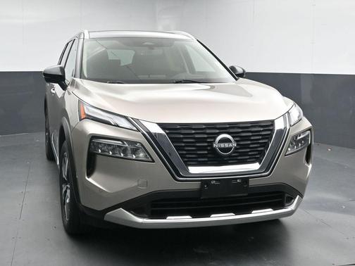 Champagne Silver Metallic/Super Black 2023 Nissan Rogue Platinum