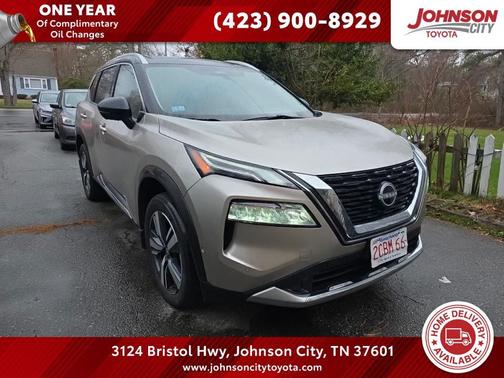 Champagne Silver Metallic/Super Black 2023 Nissan Rogue Platinum