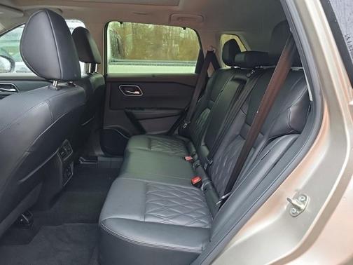 Champagne Silver Metallic/Super Black 2023 Nissan Rogue Platinum