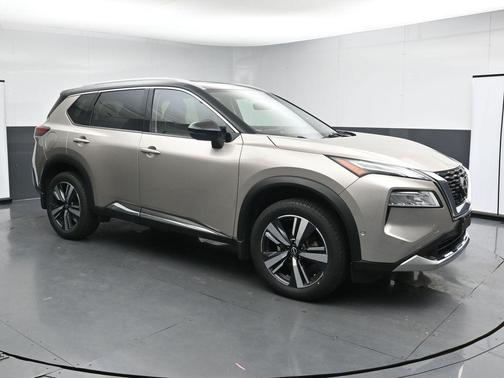 Champagne Silver Metallic/Super Black 2023 Nissan Rogue Platinum