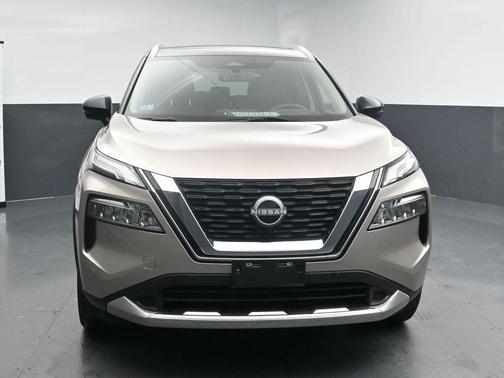 Champagne Silver Metallic/Super Black 2023 Nissan Rogue Platinum