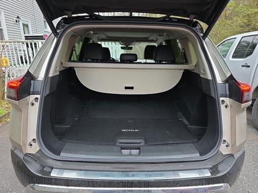 Champagne Silver Metallic/Super Black 2023 Nissan Rogue Platinum