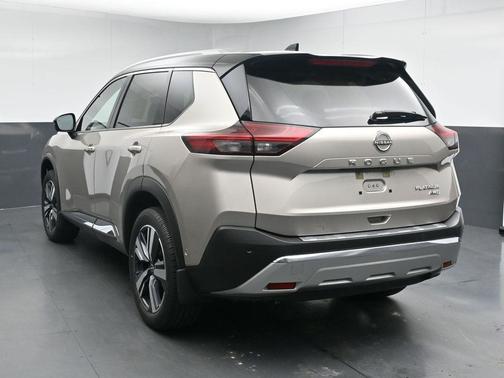 Champagne Silver Metallic/Super Black 2023 Nissan Rogue Platinum