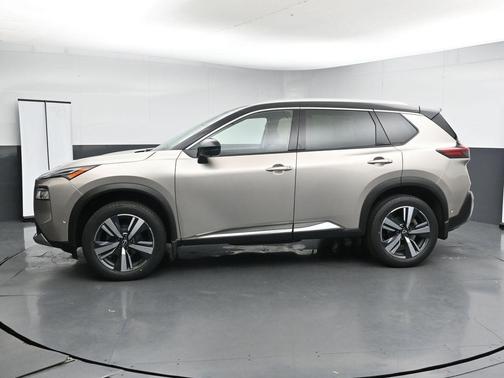 Champagne Silver Metallic/Super Black 2023 Nissan Rogue Platinum