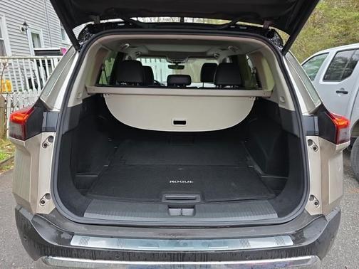 Champagne Silver Metallic/Super Black 2023 Nissan Rogue Platinum