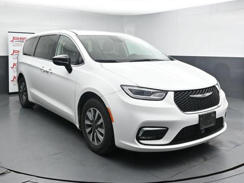 Bright White Clearcoat 2024 Chrysler Pacifica Hybrid Select