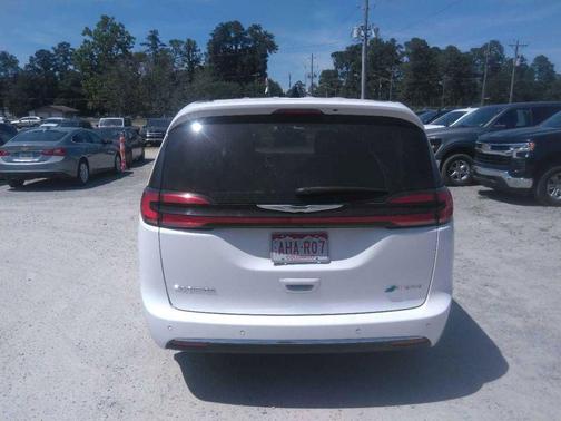 Bright White Clearcoat 2024 Chrysler Pacifica Hybrid Select