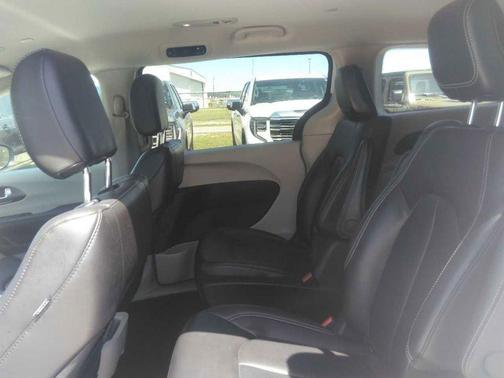 Bright White Clearcoat 2024 Chrysler Pacifica Hybrid Select