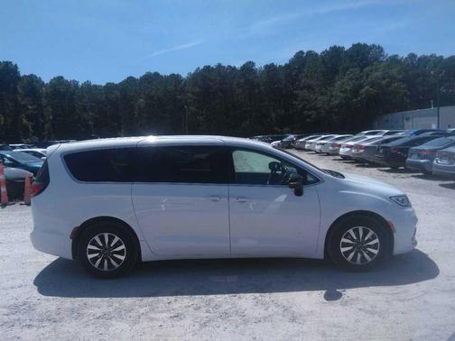 Bright White Clearcoat 2024 Chrysler Pacifica Hybrid Select