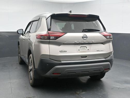 Caspian Blue Metallic/Super Black 2021 Nissan Rogue SL