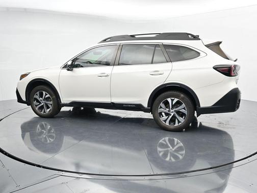 Crystal White Pearl 2022 Subaru Outback Limited