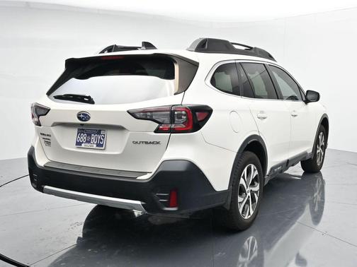 Crystal White Pearl 2022 Subaru Outback Limited