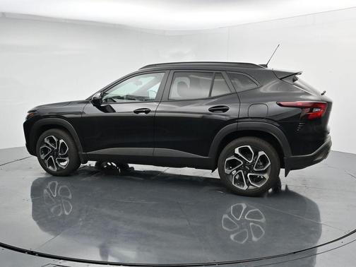 Mosaic Black Metallic 2025 Chevrolet Trax FWD 2RS