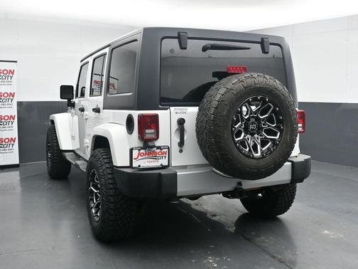 Bright White Clearcoat 2015 Jeep Wrangler Unlimited Sahara