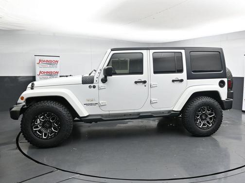 Bright White Clearcoat 2015 Jeep Wrangler Unlimited Sahara