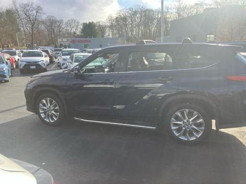 2022 Toyota Highlander Limited