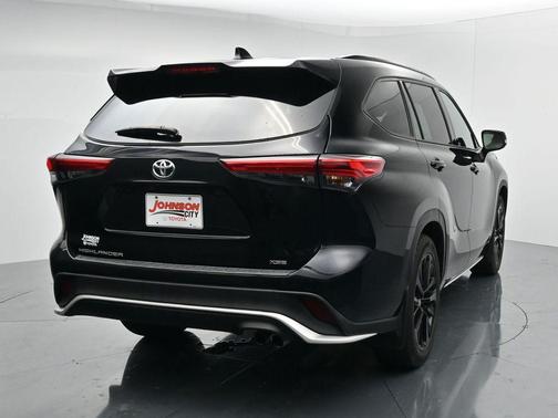 Midnight Black Metallic 2023 Toyota Highlander XSE