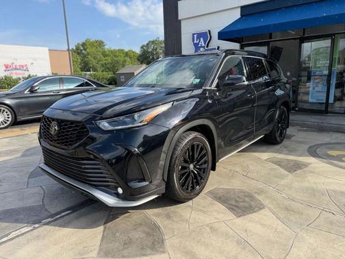 Midnight Black Metallic 2023 Toyota Highlander XSE
