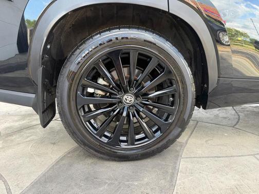 Midnight Black Metallic 2023 Toyota Highlander XSE