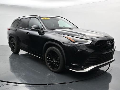 Midnight Black Metallic 2023 Toyota Highlander XSE