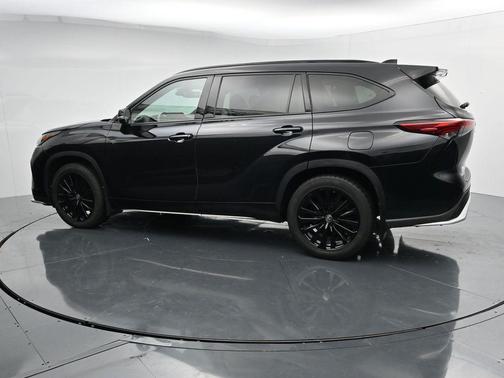 Midnight Black Metallic 2023 Toyota Highlander XSE