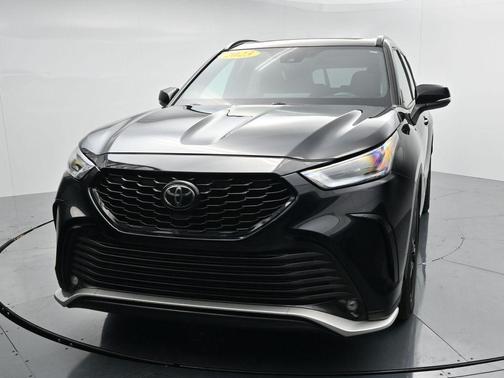 Midnight Black Metallic 2023 Toyota Highlander XSE