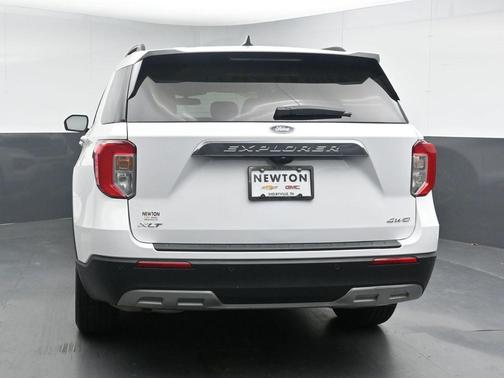 Oxford White 2024 Ford Explorer XLT