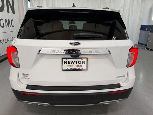 Oxford White 2024 Ford Explorer XLT