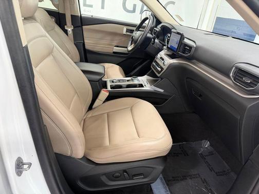 Oxford White 2024 Ford Explorer XLT
