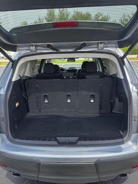 Ice Silver Metallic 2023 Subaru Ascent Limited 7-Passenger