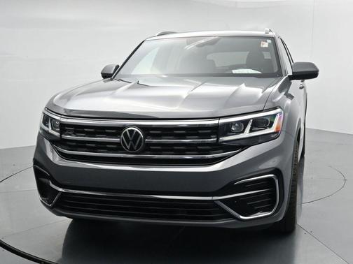 Pure Gray 2022 Volkswagen Atlas Cross Sport 2.0T SEL