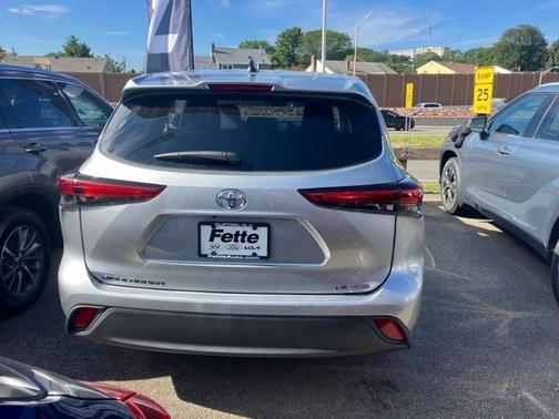2022 Toyota Highlander LE