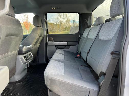 Oxford White 2022 Ford F-150 XLT