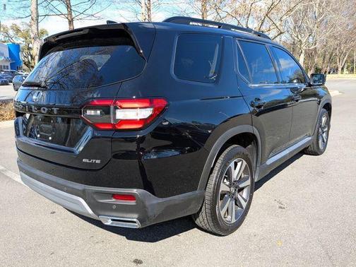 Crystal Black Pearl 2023 Honda Pilot AWD Elite