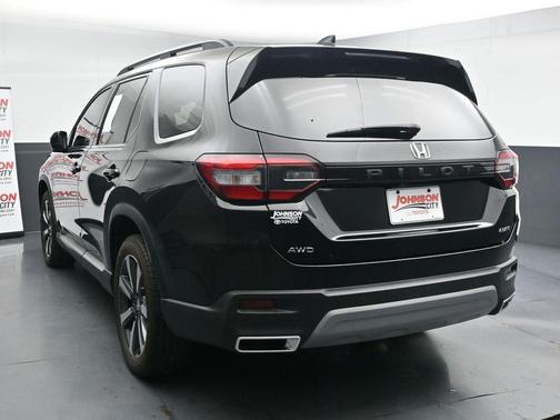 Crystal Black Pearl 2023 Honda Pilot AWD Elite