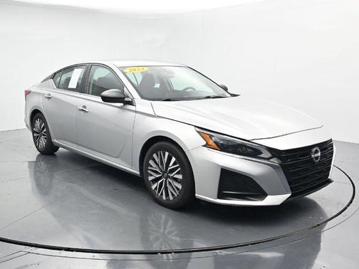 Brilliant Silver Metallic 2024 Nissan Altima 2.5 SV