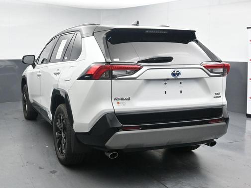 Wind Chill Pearl/Midnight Black Metallic 2024 Toyota RAV4 Hybrid SE