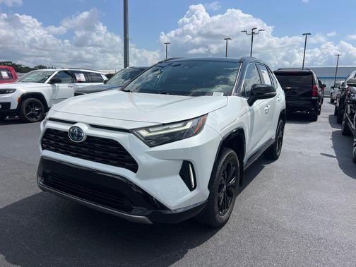 Wind Chill Pearl/Midnight Black Metallic 2024 Toyota RAV4 Hybrid SE