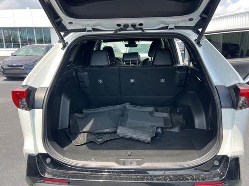 Wind Chill Pearl/Midnight Black Metallic 2024 Toyota RAV4 Hybrid SE