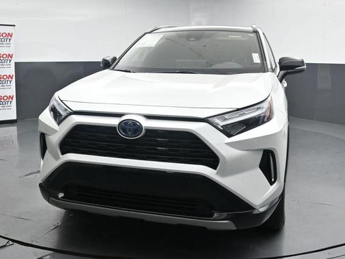 Wind Chill Pearl/Midnight Black Metallic 2024 Toyota RAV4 Hybrid SE