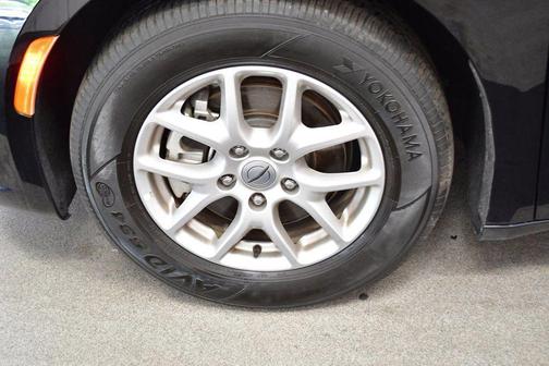Diamond Black Crystal Pearlcoat 2024 Chrysler Pacifica Touring L