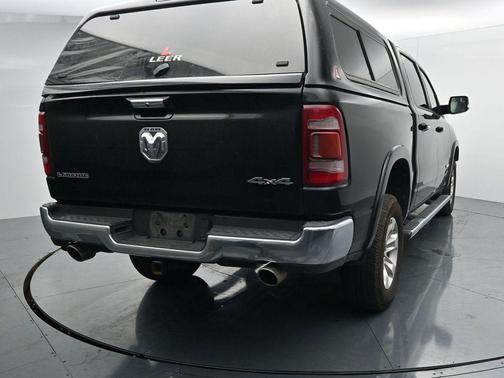 Diamond Black Crystal Pearlcoat 2021 RAM 1500 Laramie