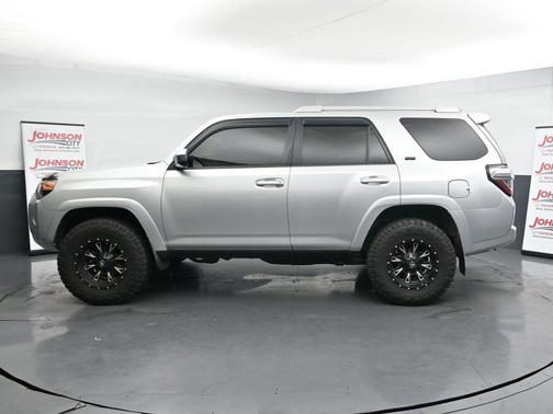 Classic Silver Metallic 2016 Toyota 4Runner SR5