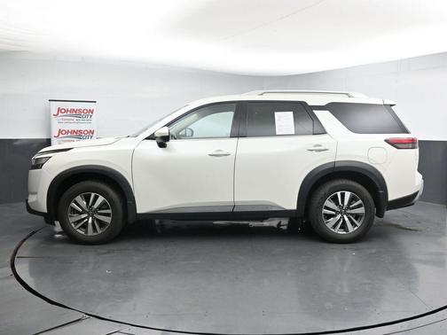 Pearl White Tricoat 2023 Nissan Pathfinder SL 4WD