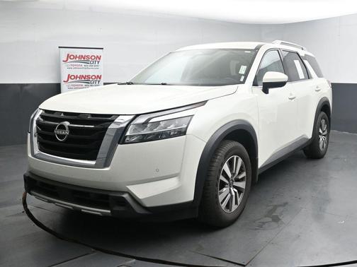 Pearl White Tricoat 2023 Nissan Pathfinder SL 4WD